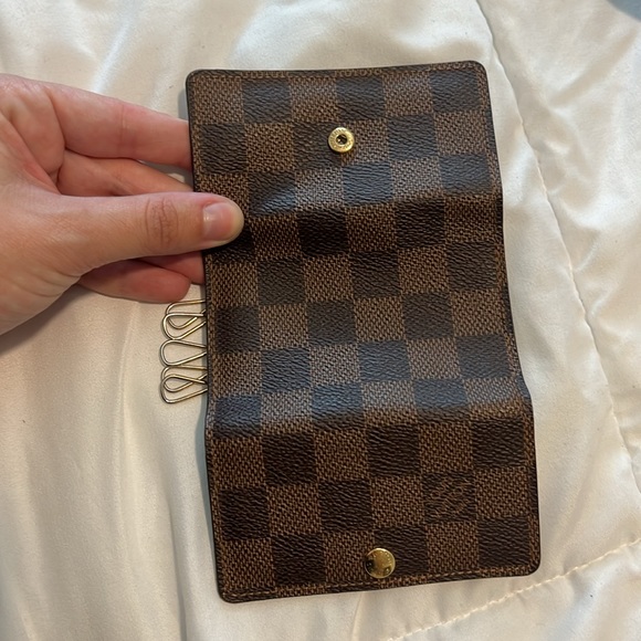 Louis Vuitton Keyring Holder - Picture 8 of 10